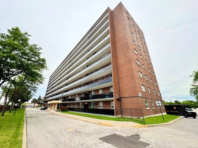709-3533 Derry Road E, Mississauga, ON, L4T 1B1
