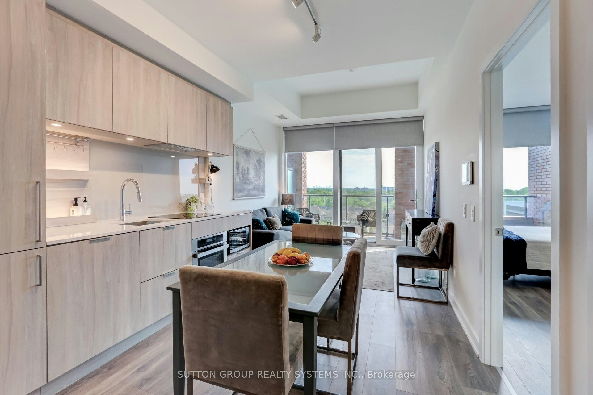 807-28 Ann Street, Mississauga, ON, L5G 3G1 - 2