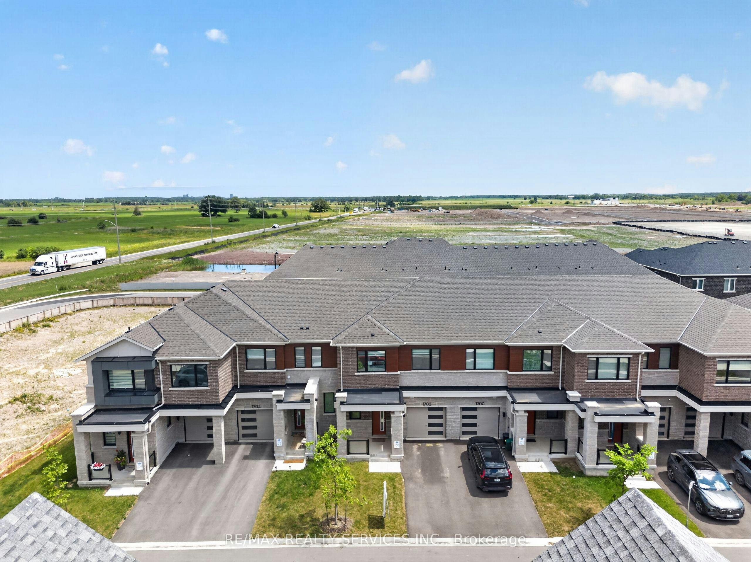 1702 Dance Court, Milton, ON, L9E 2A3 - 4