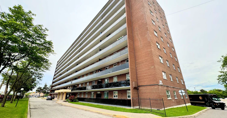 709-3533 Derry Road E, Mississauga, ON, L4T 1B1