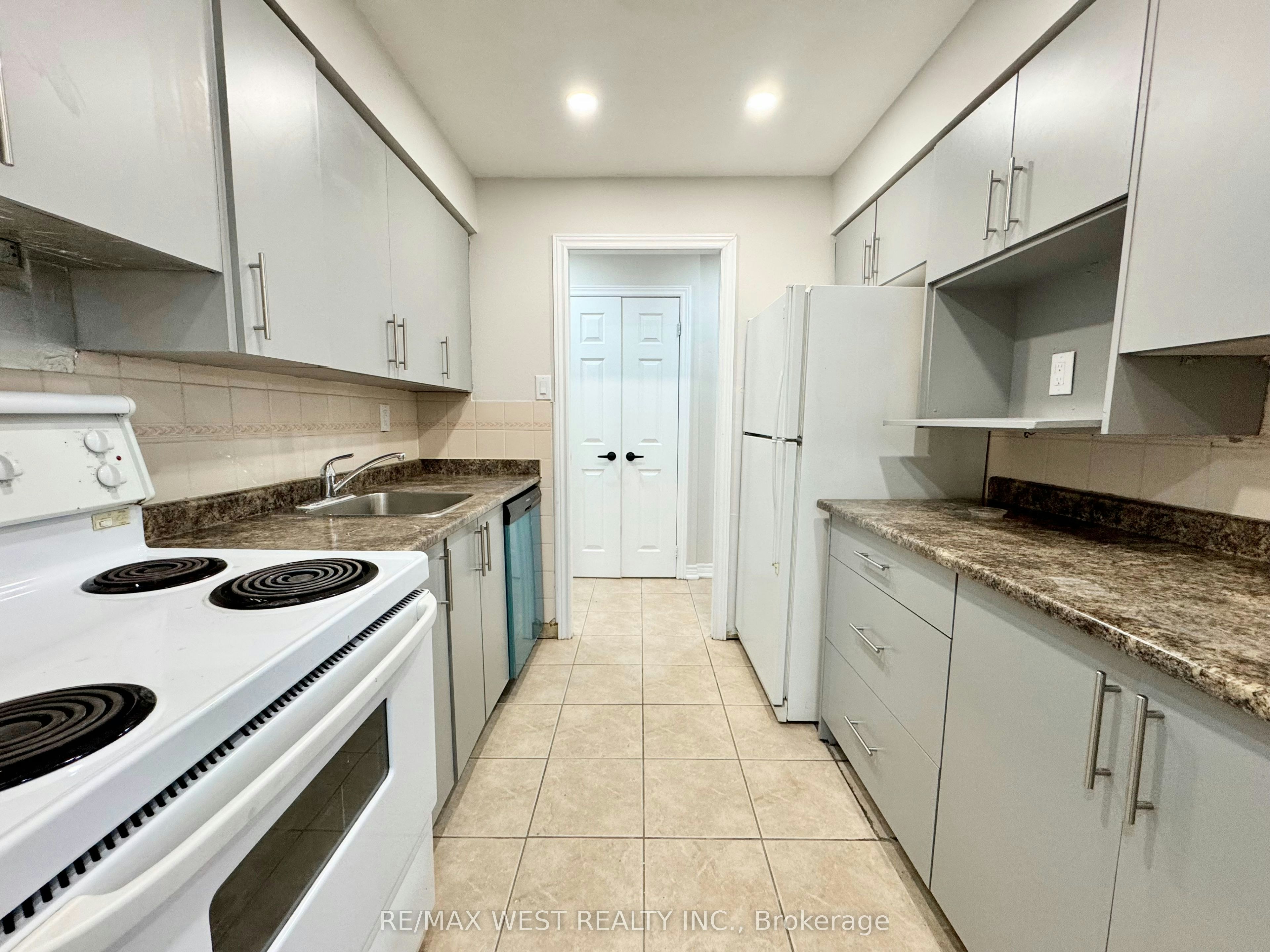 709-3533 Derry Road E, Mississauga, ON, L4T 1B1 - 7