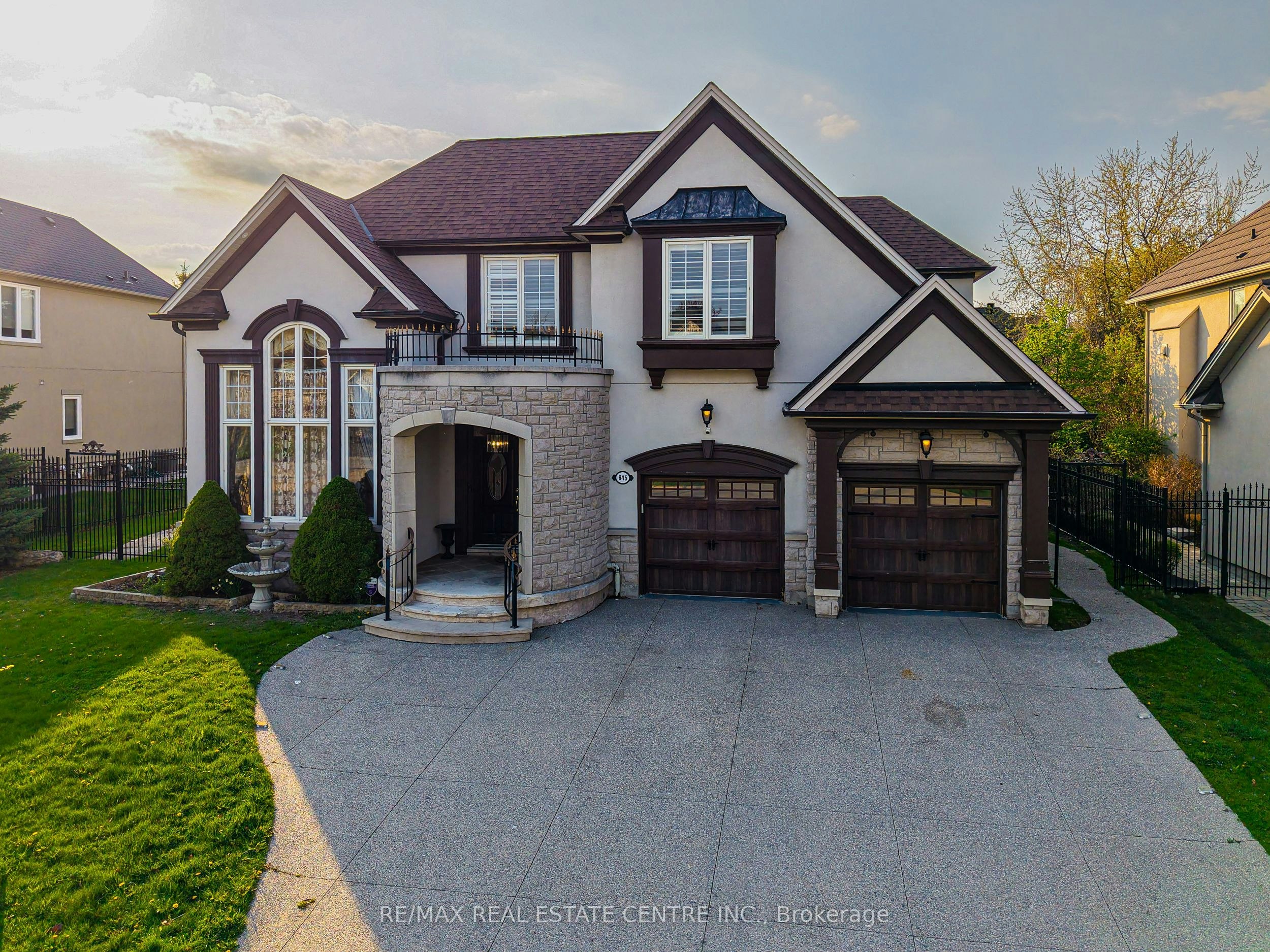645 Cranleigh Court, Mississauga, ON, L5H 4L4
