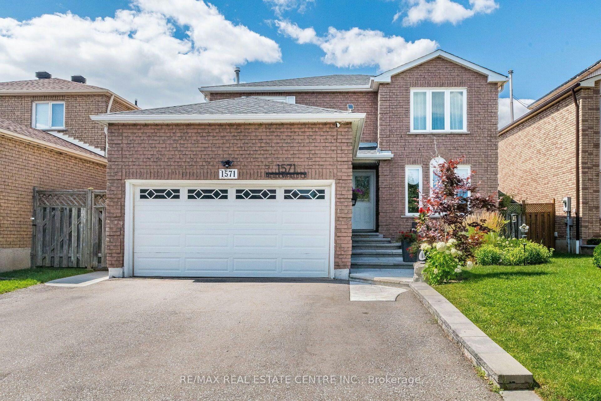 1571 Meadowfield Crescent, Mississauga, ON, L5M 4T4