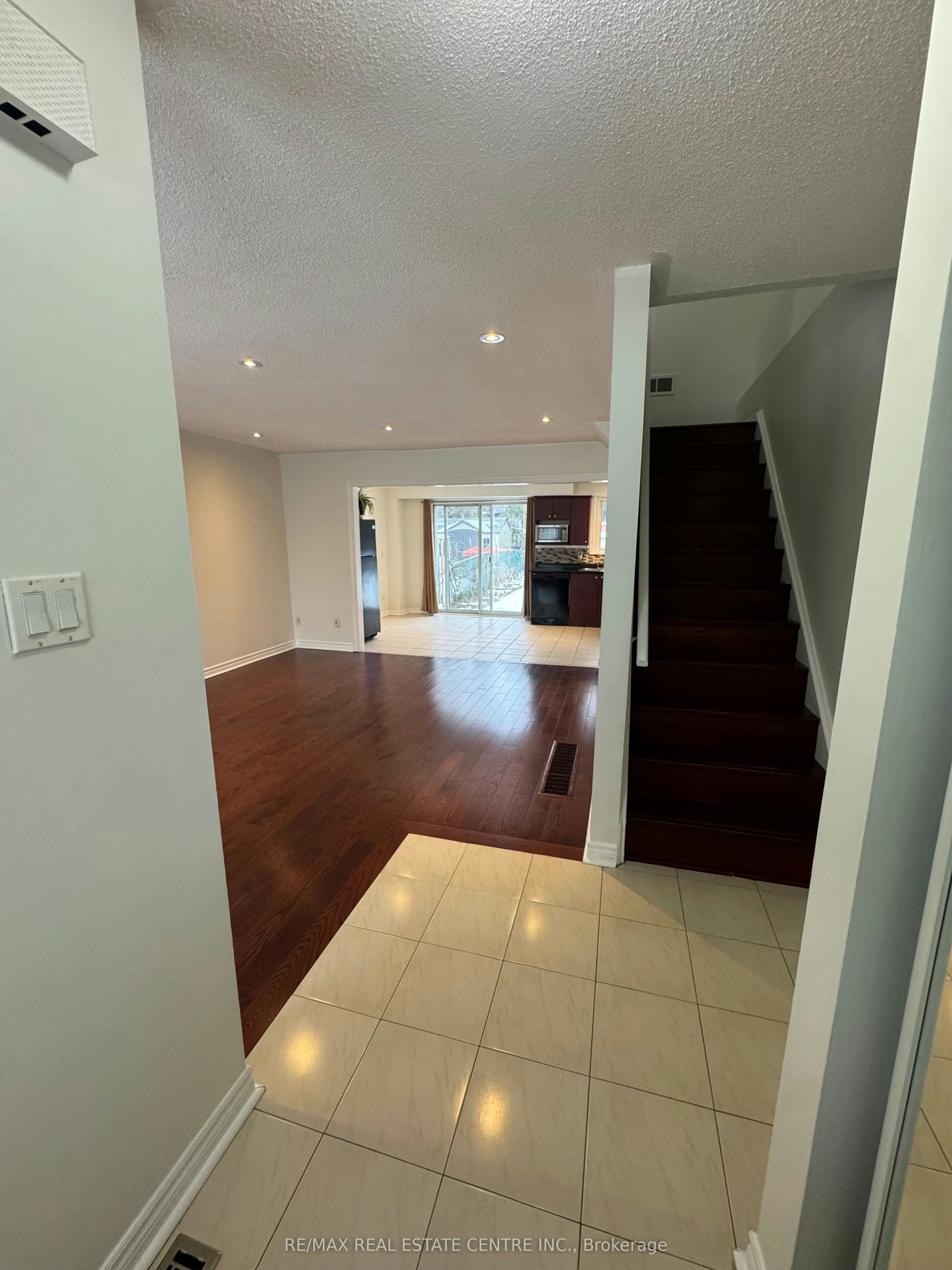 -Upper Level-1025 Blairholm Avenue, Mississauga, ON, L5C 1G5 - 4