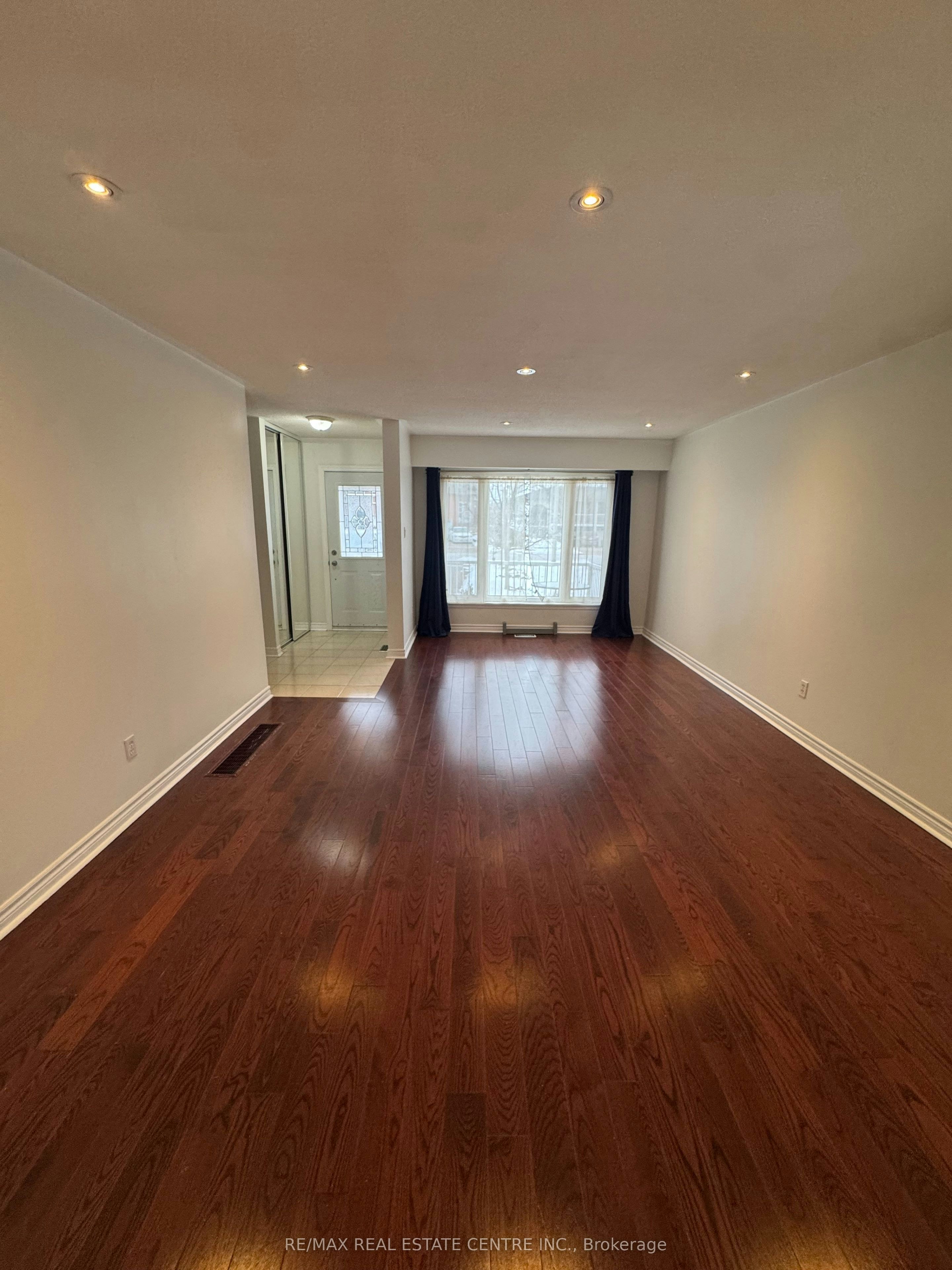 -Upper Level-1025 Blairholm Avenue, Mississauga, ON, L5C 1G5 - 9