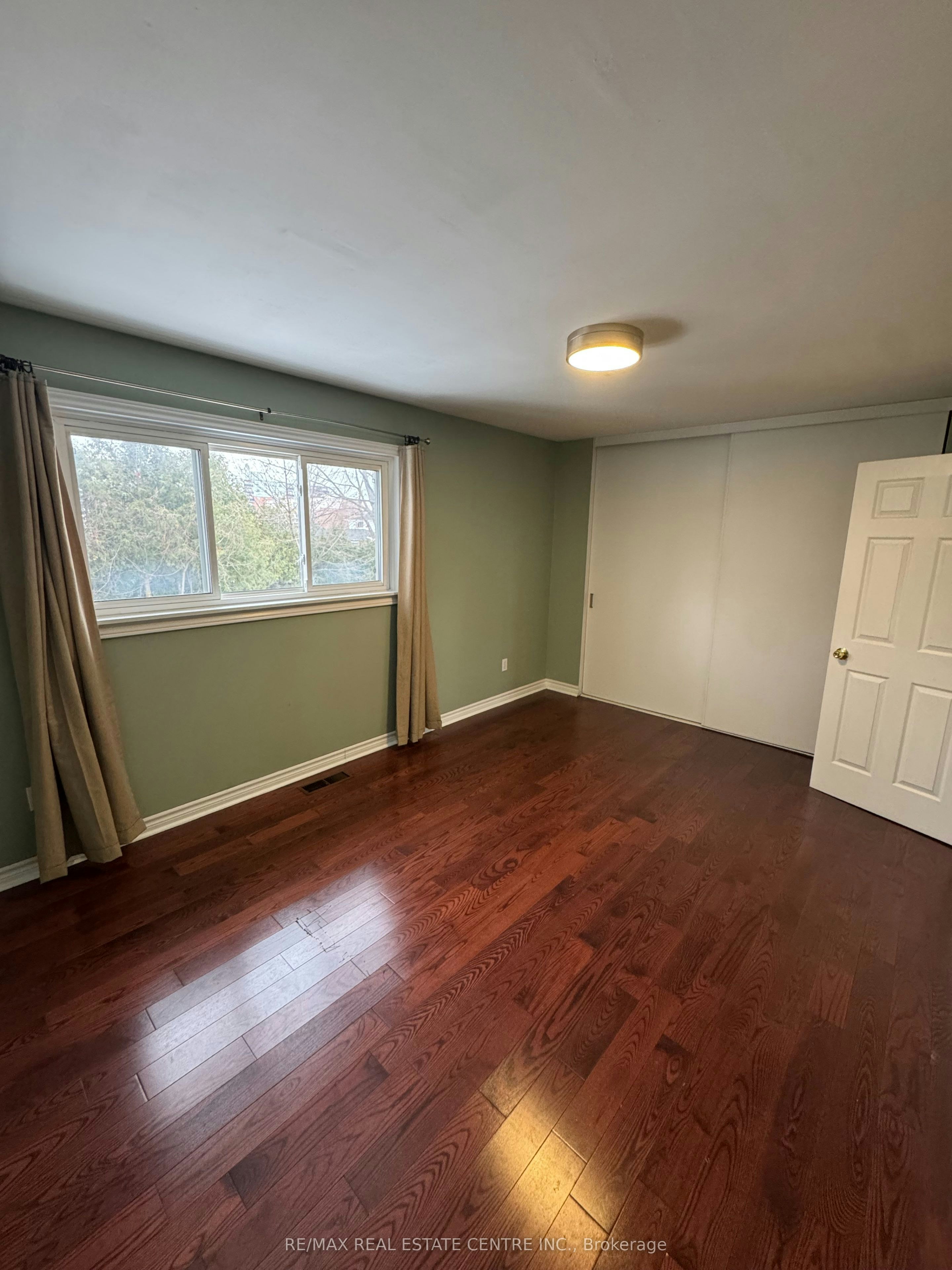 -Upper Level-1025 Blairholm Avenue, Mississauga, ON, L5C 1G5 - 11