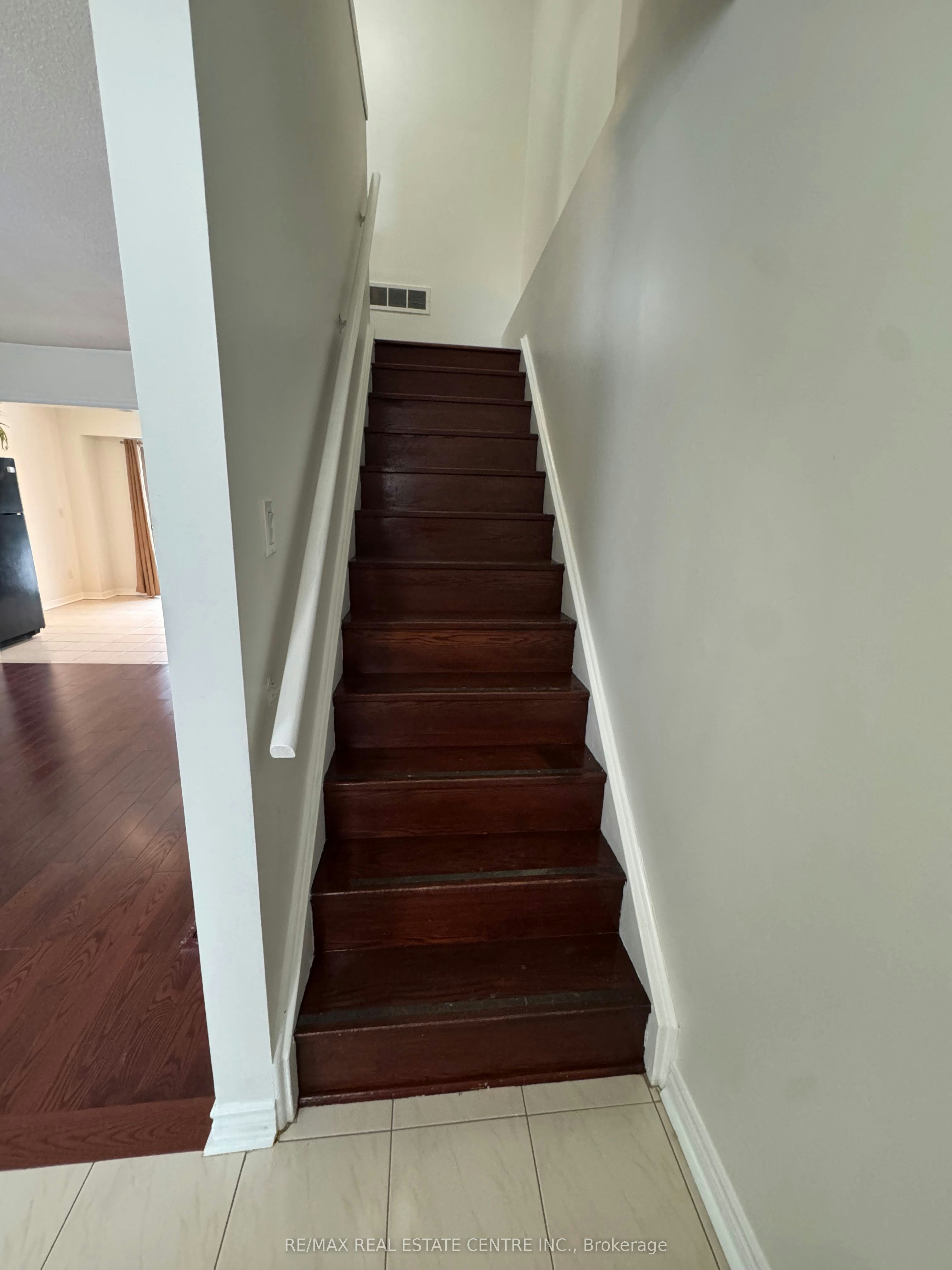 -Upper Level-1025 Blairholm Avenue, Mississauga, ON, L5C 1G5 - 3