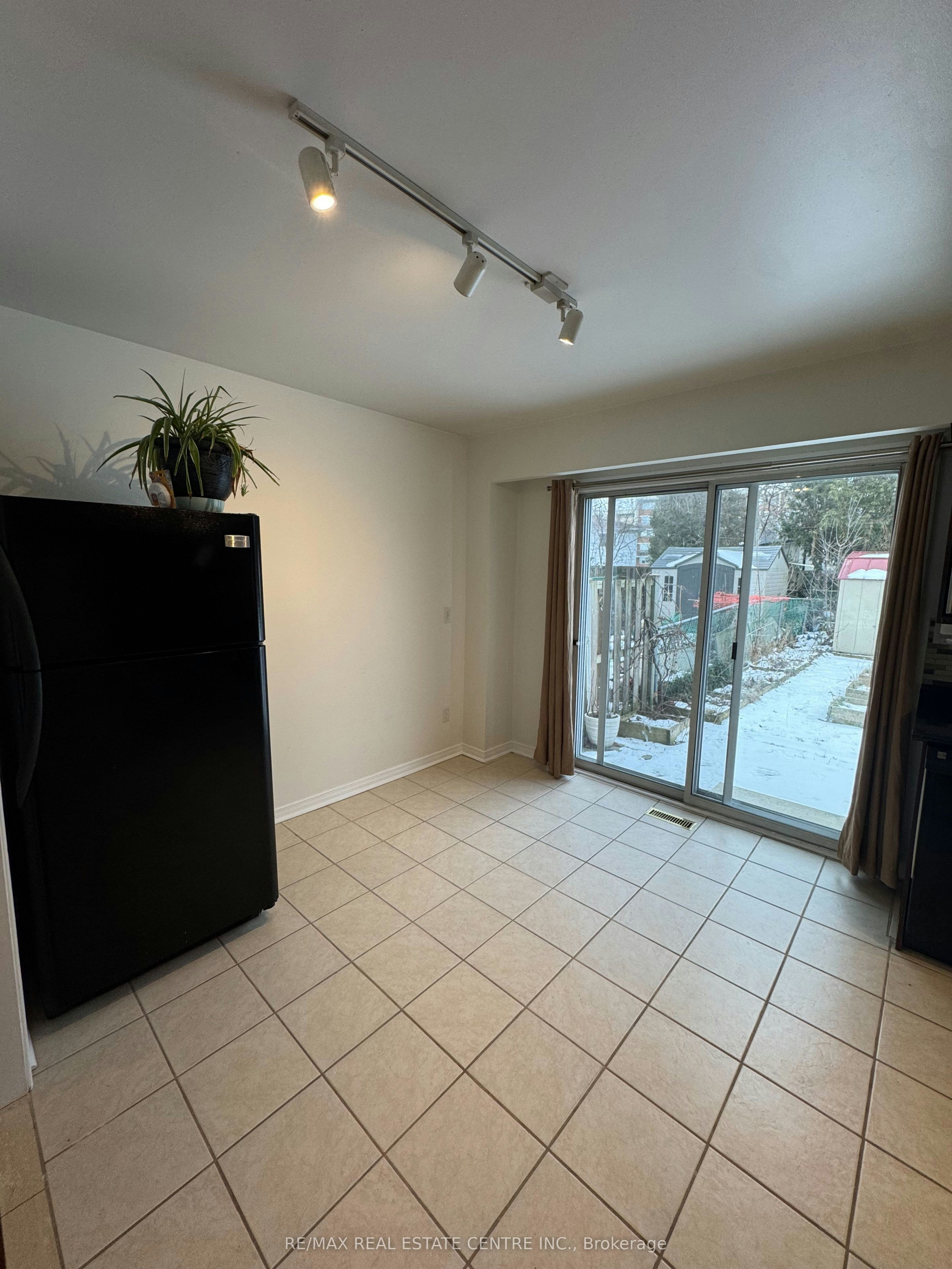 -Upper Level-1025 Blairholm Avenue, Mississauga, ON, L5C 1G5 - 8