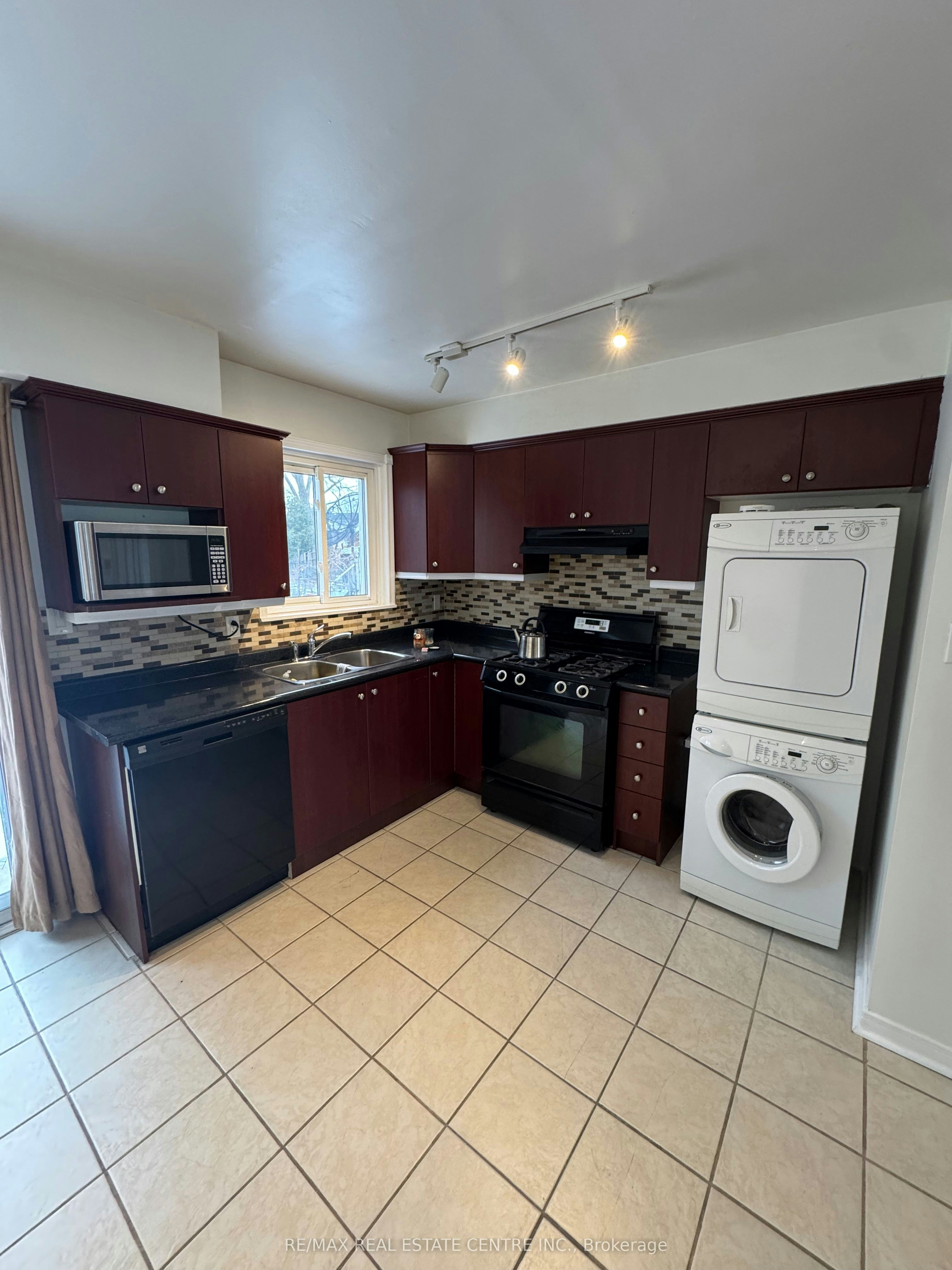 -Upper Level-1025 Blairholm Avenue, Mississauga, ON, L5C 1G5 - 7
