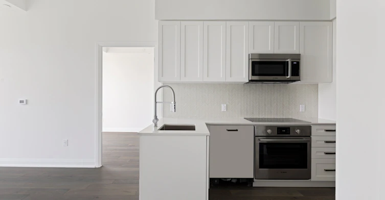 293 The Kingsway Way, Toronto, ON, M9A 0E8 - 3