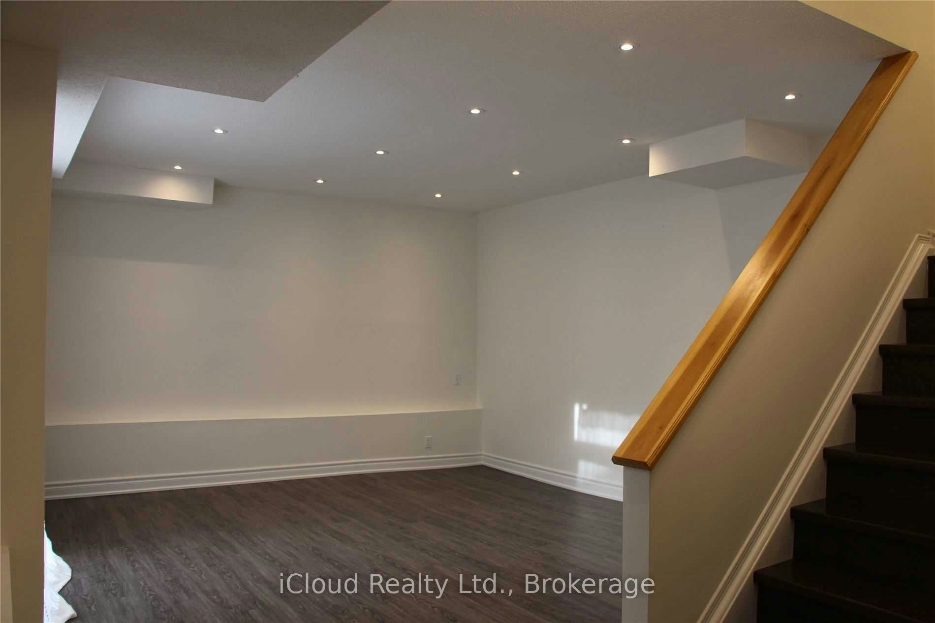 1449 Ithaca Court, Mississauga, ON, L5J 4L1 - 3