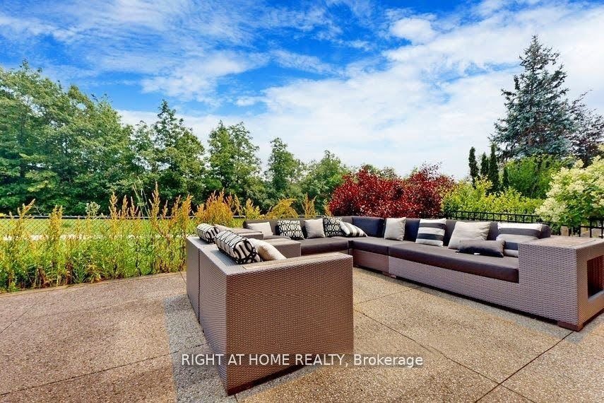 1138 Woodington Lane, Oakville, ON, L6H 7V1