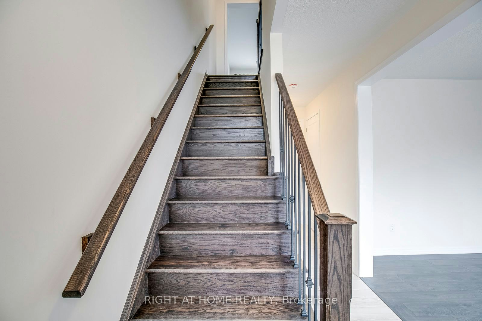 3329 Vardon Way, Oakville, ON, L6M 1R6 - 4