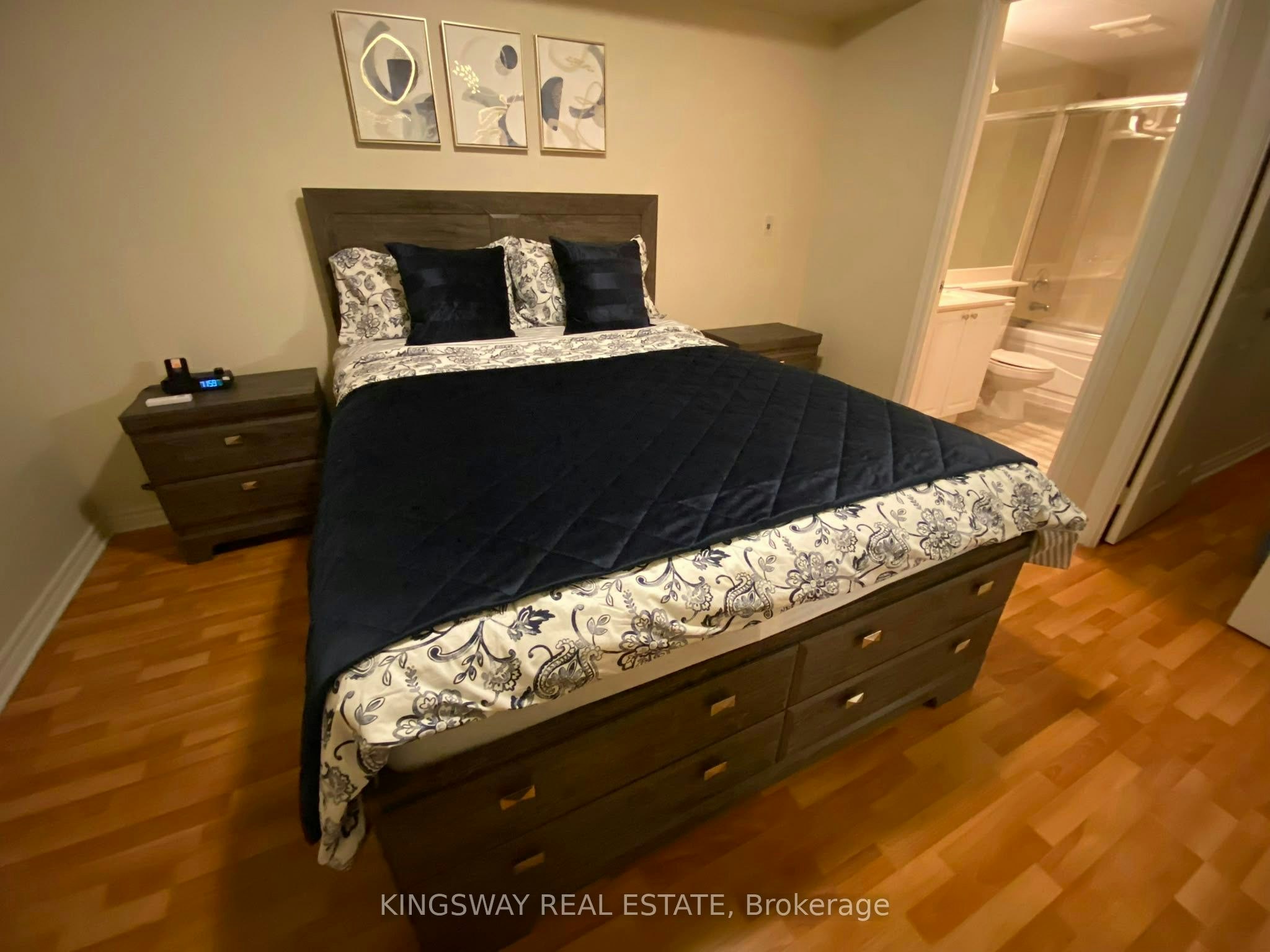2730-3888 Duke Of York Boulevard, Mississauga, ON, L5B 4P5 - 4