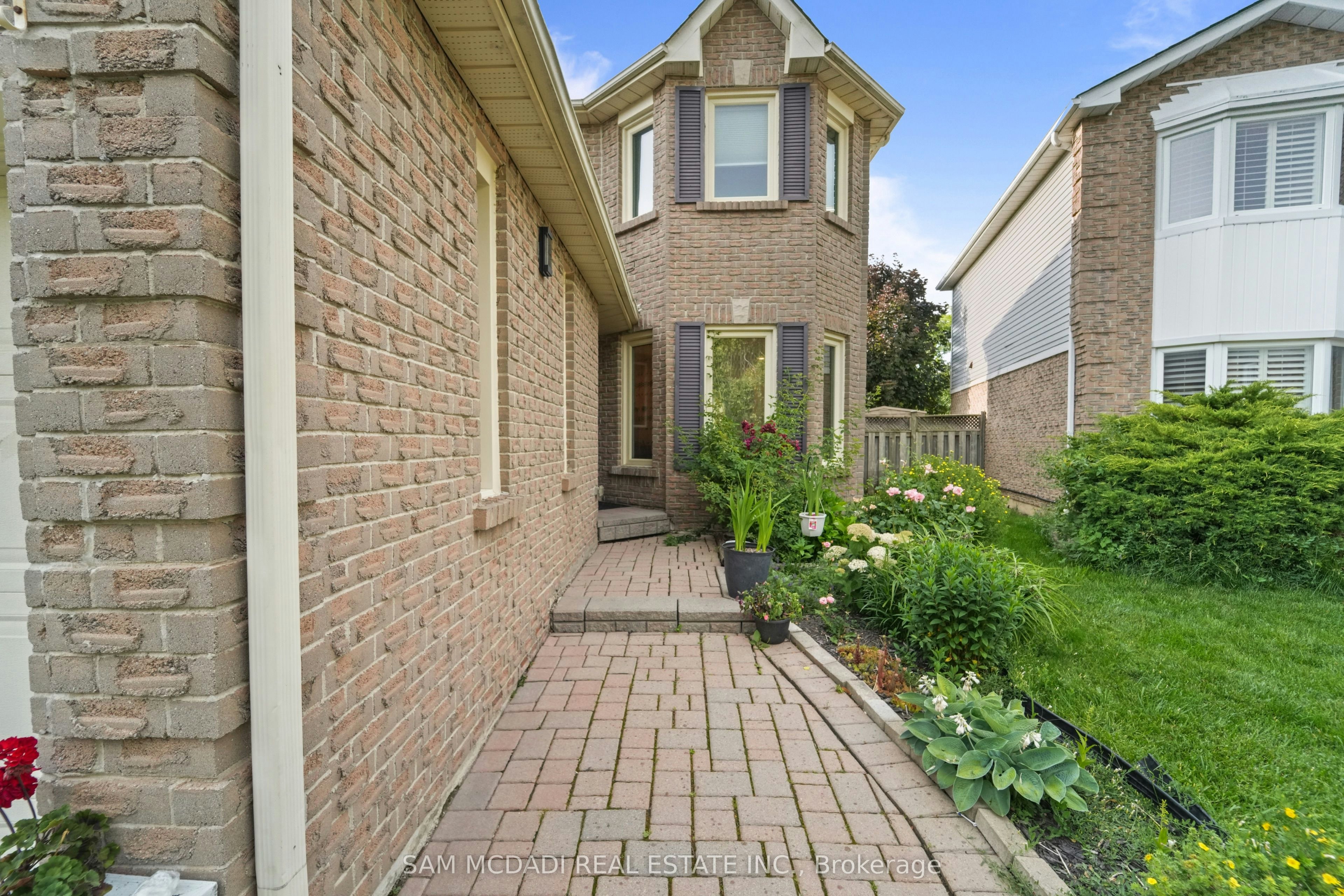 6251 Saltmarsh Court, Mississauga, ON, L5N 5V9 - 4