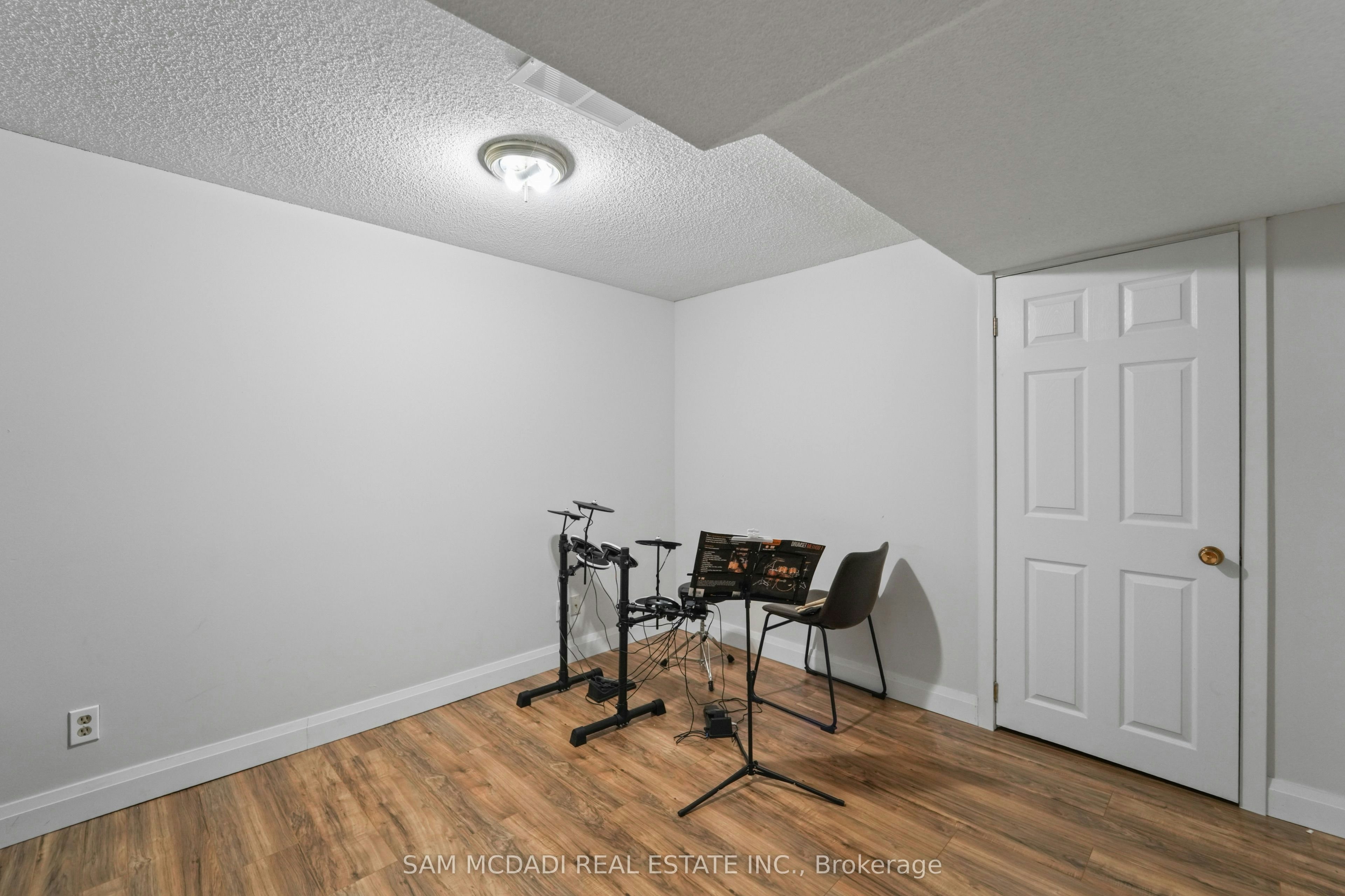 6251 Saltmarsh Court, Mississauga, ON, L5N 5V9 - 38