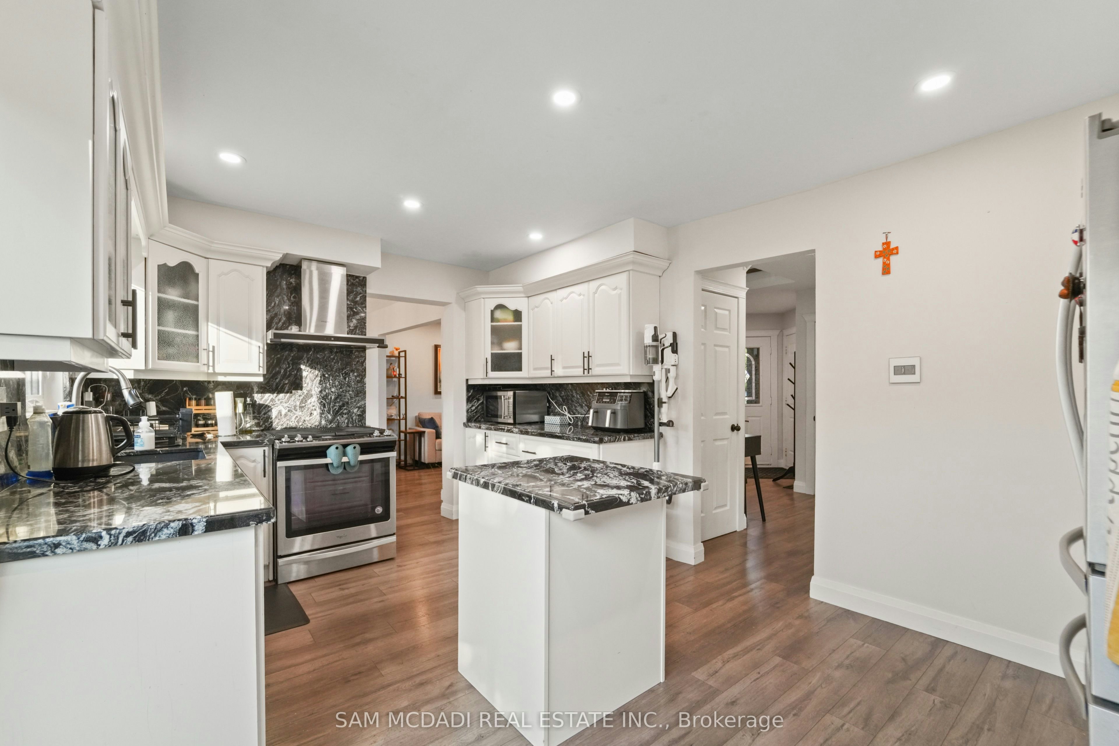 6251 Saltmarsh Court, Mississauga, ON, L5N 5V9 - 17