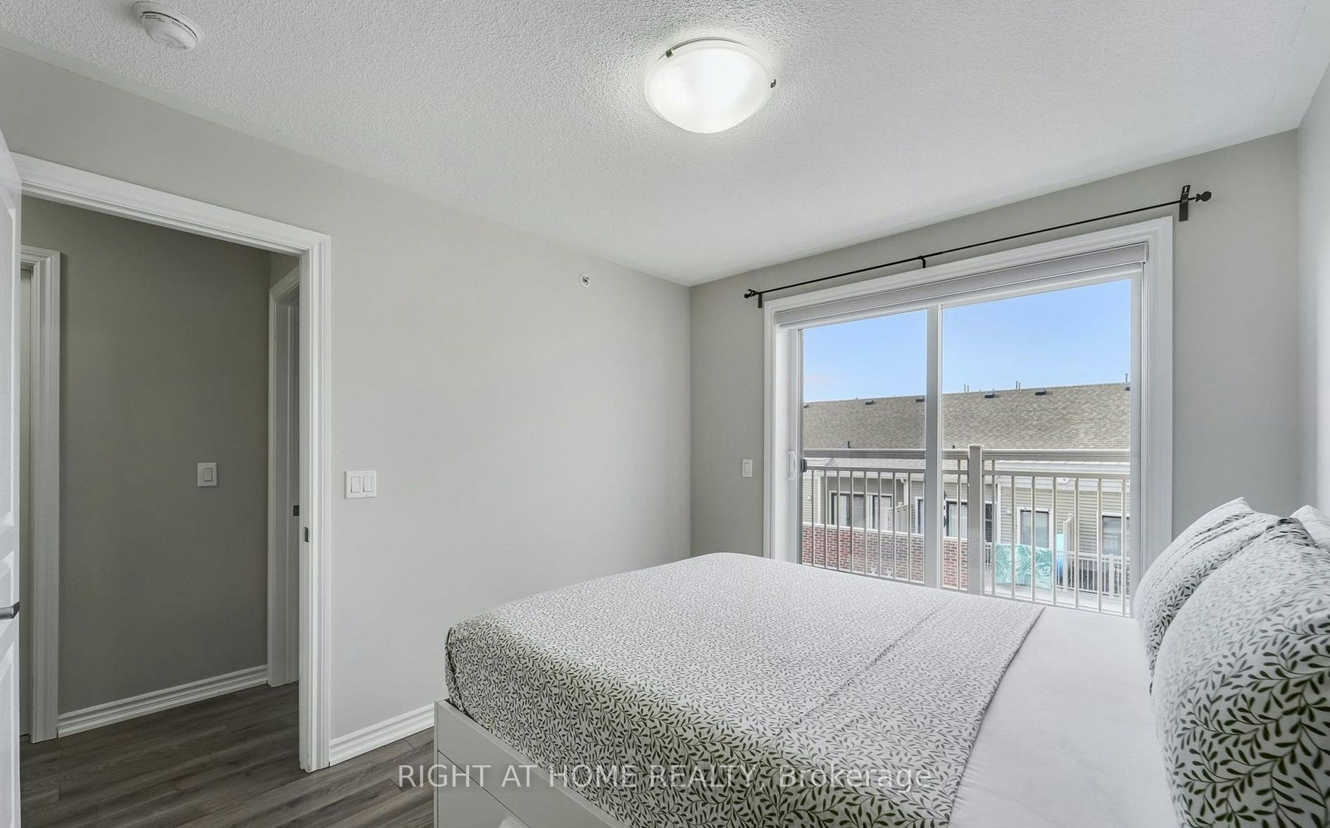7-125 Long Branch Avenue, Toronto, ON, M8W 0A9 - 9