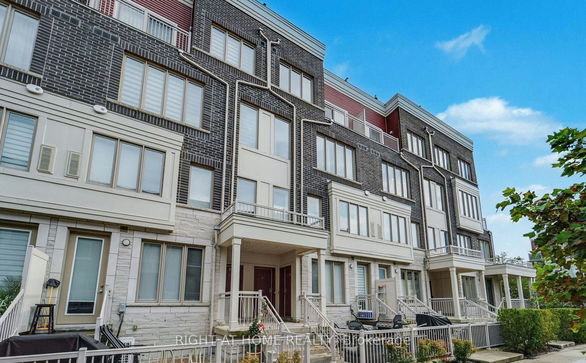 7-125 Long Branch Avenue, Toronto, ON, M8W 0A9
