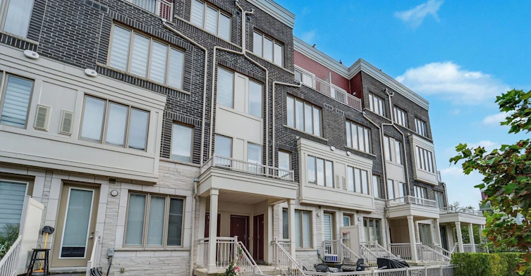 7-125 Long Branch Avenue, Toronto, ON, M8W 0A9