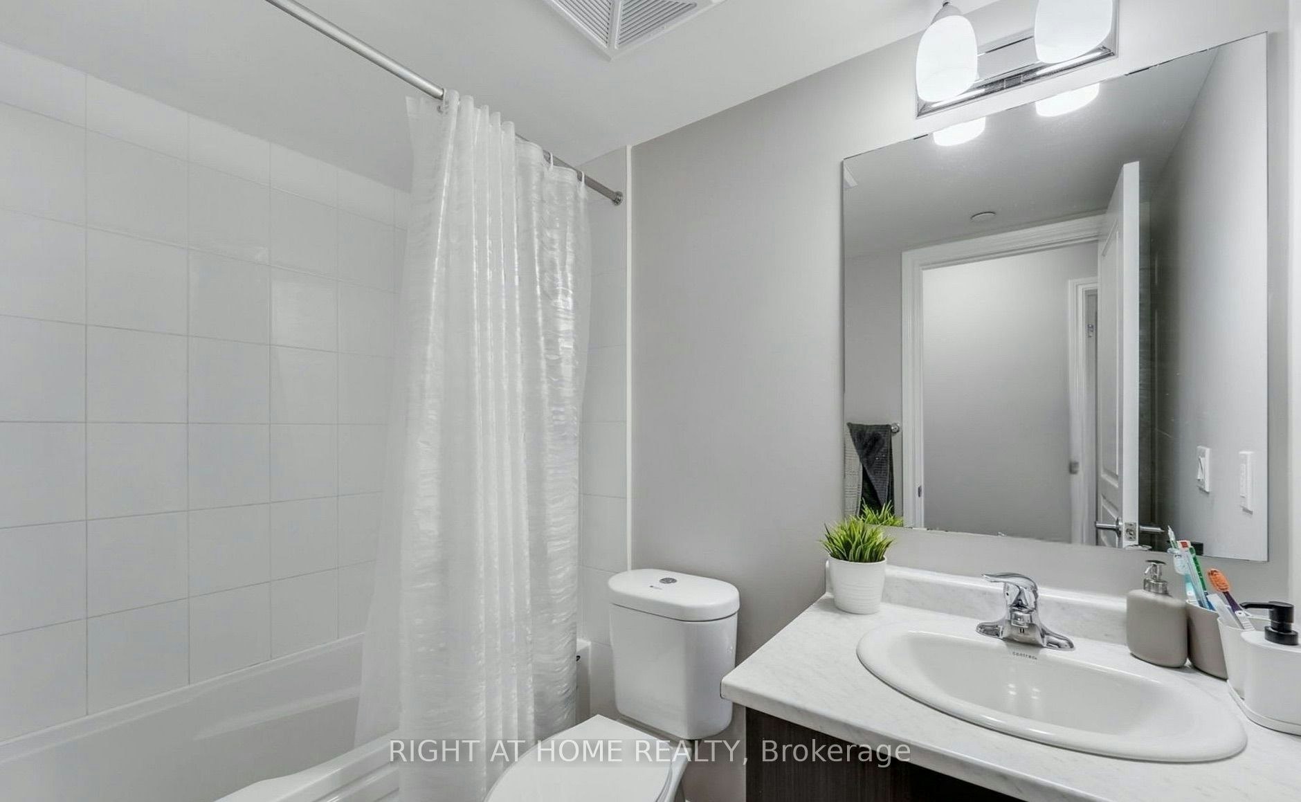 7-125 Long Branch Avenue, Toronto, ON, M8W 0A9 - 11