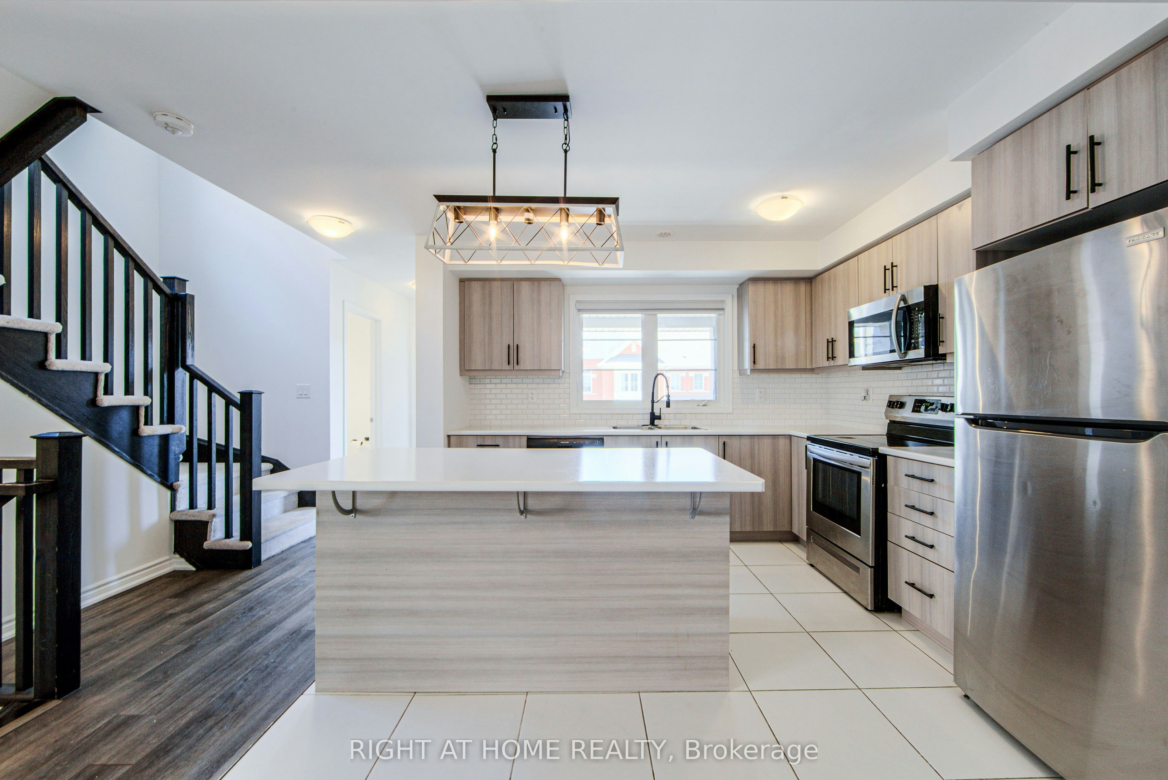 1270 Wintergreen Place, Milton, ON, L9E 1S4 - 13
