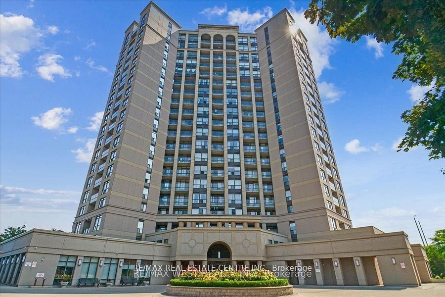 TH#111-220 Forum Drive, Mississauga, ON, L4Z 4K1