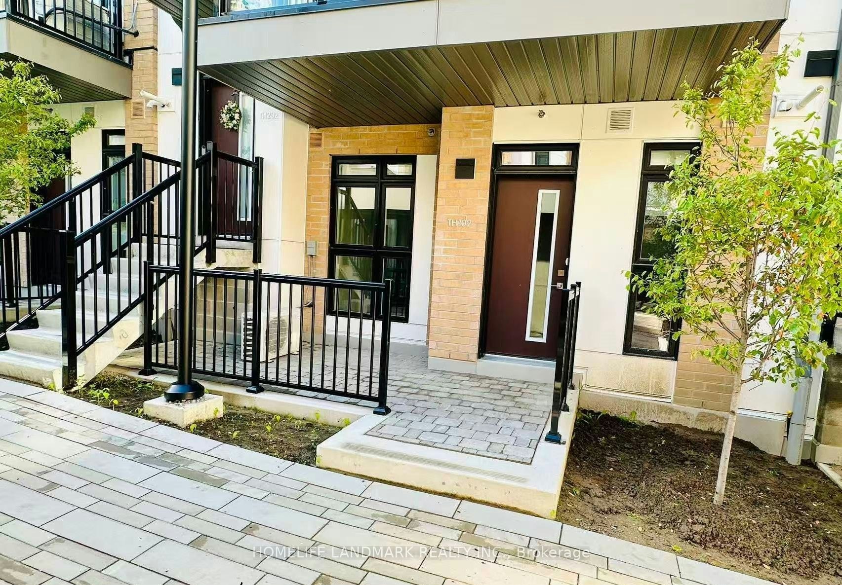 P102-145 Canon Jackson Drive, Toronto, ON, M6M 2G1