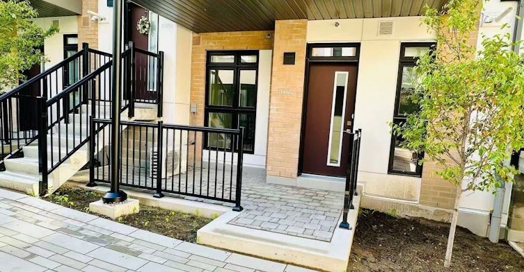 P102-145 Canon Jackson Drive, Toronto, ON, M6M 2G1