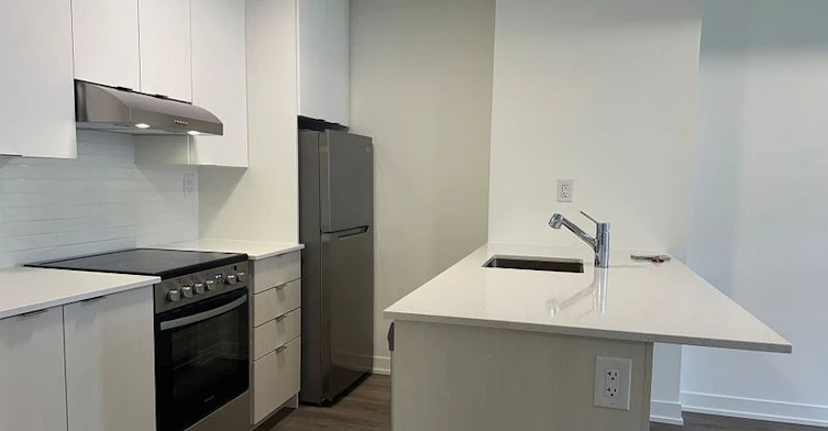 P102-145 Canon Jackson Drive, Toronto, ON, M6M 2G1 - 8