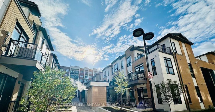 P102-145 Canon Jackson Drive, Toronto, ON, M6M 2G1 - 20