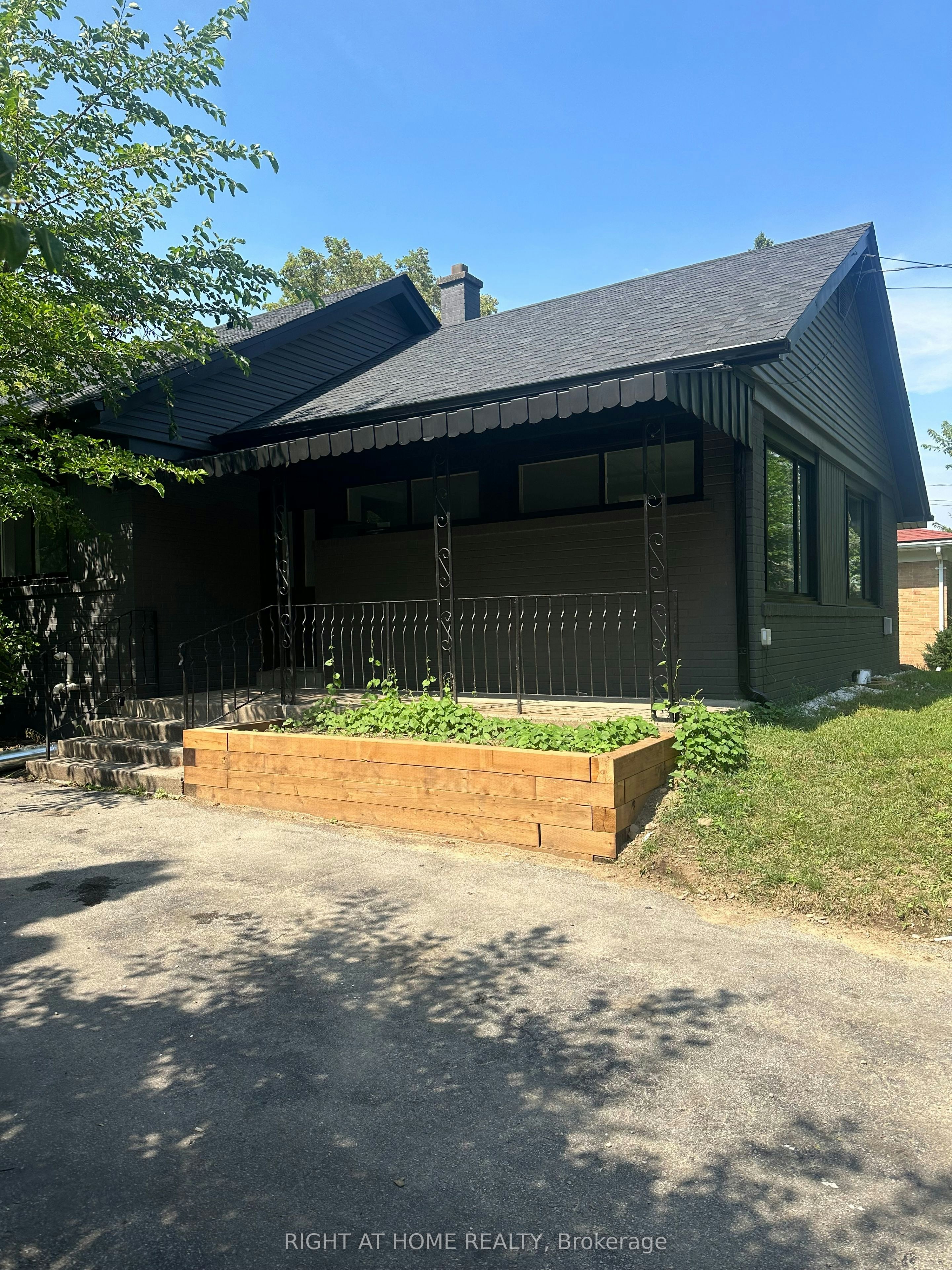 1789 Christopher Road, Mississauga, ON, L5J 2K7 - 2