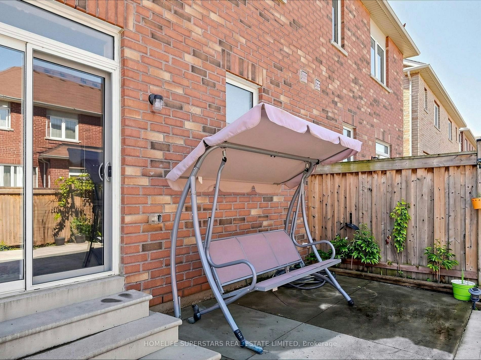 22 Pentonville Road, Brampton, ON, L6R 3R9 - 2
