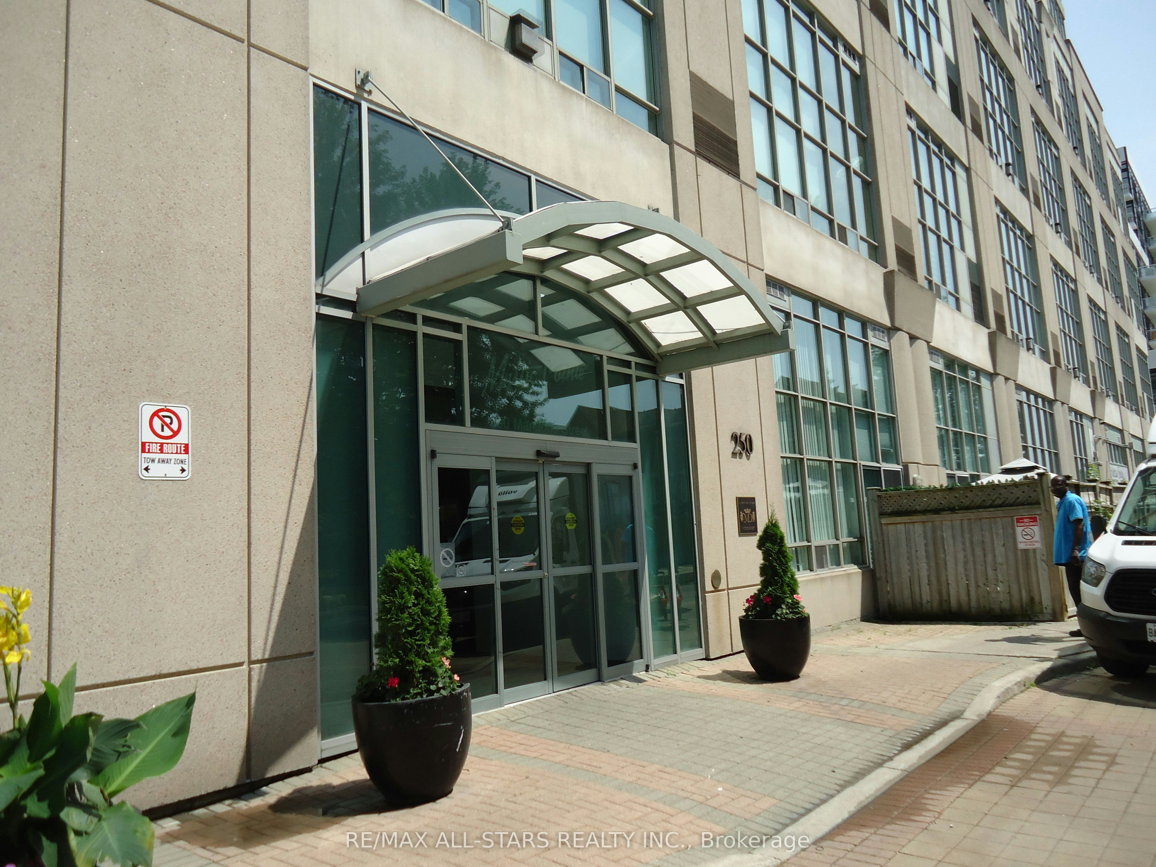 621-250 Manitoba Street, Toronto, ON, M8Y 4G8