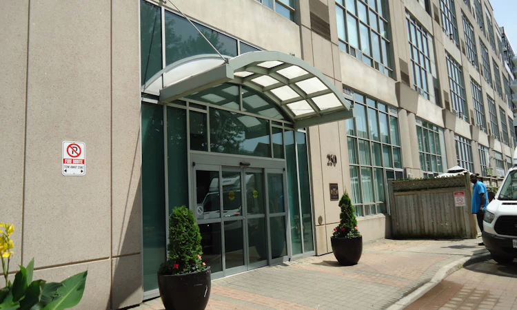 621-250 Manitoba Street