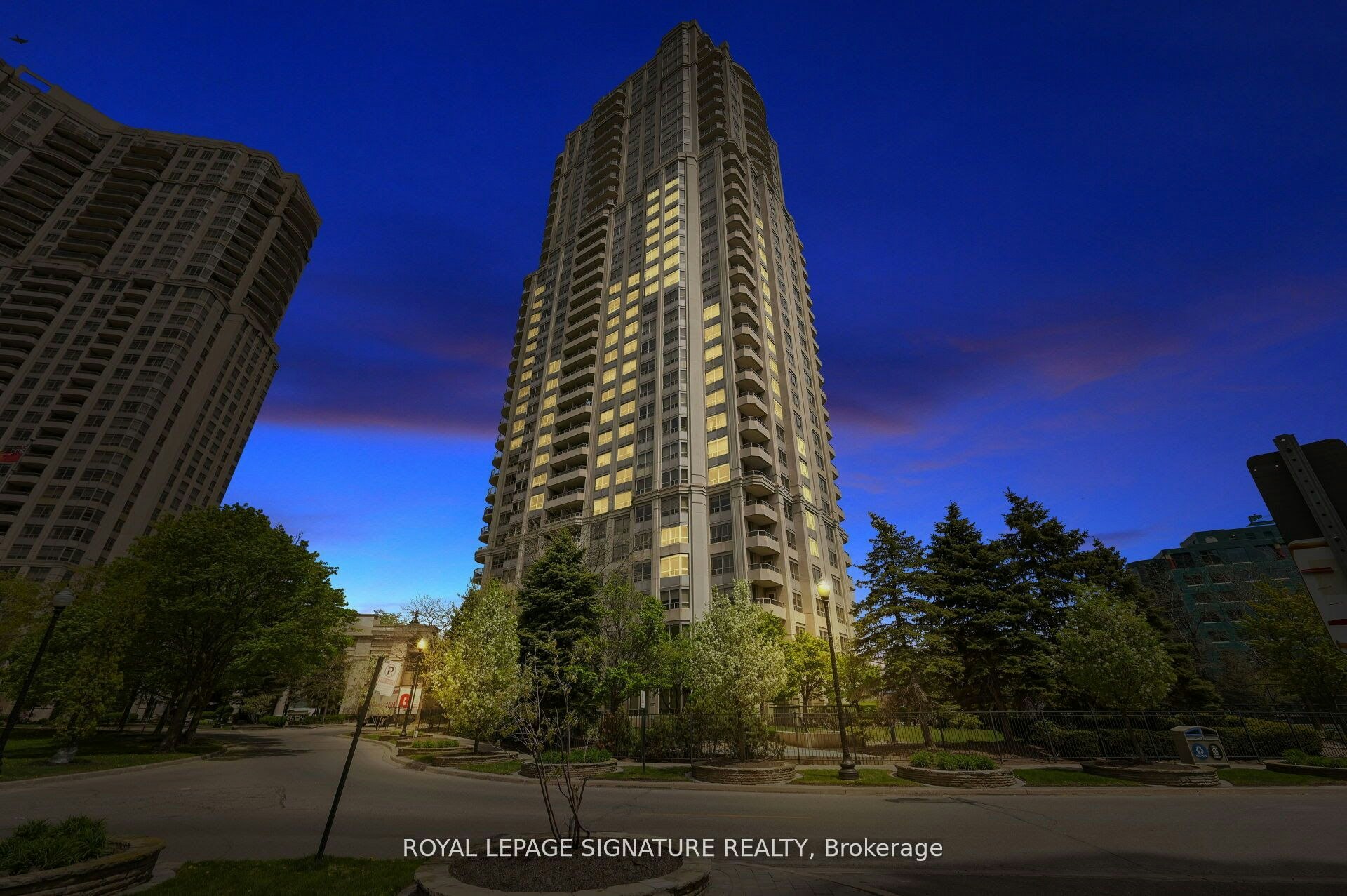1126-25 Kingsbridge Garden Circle, Mississauga, ON, L5R 4B1