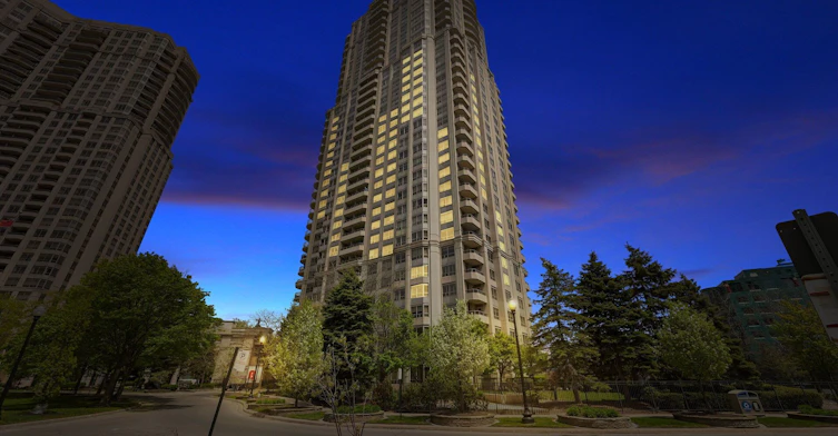 1126-25 Kingsbridge Garden Circle, Mississauga, ON, L5R 4B1