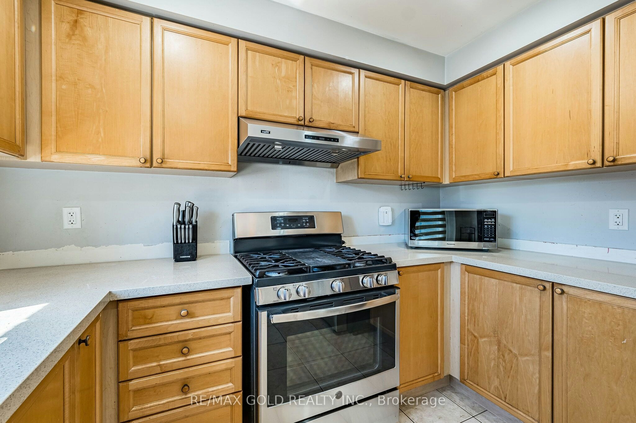 7 Roadmaster Lane, Brampton, ON, L7A 3A9 - 14