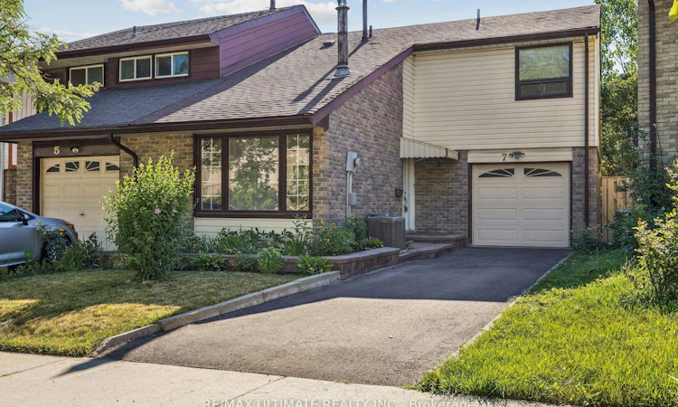 7 Pumfrey Crescent