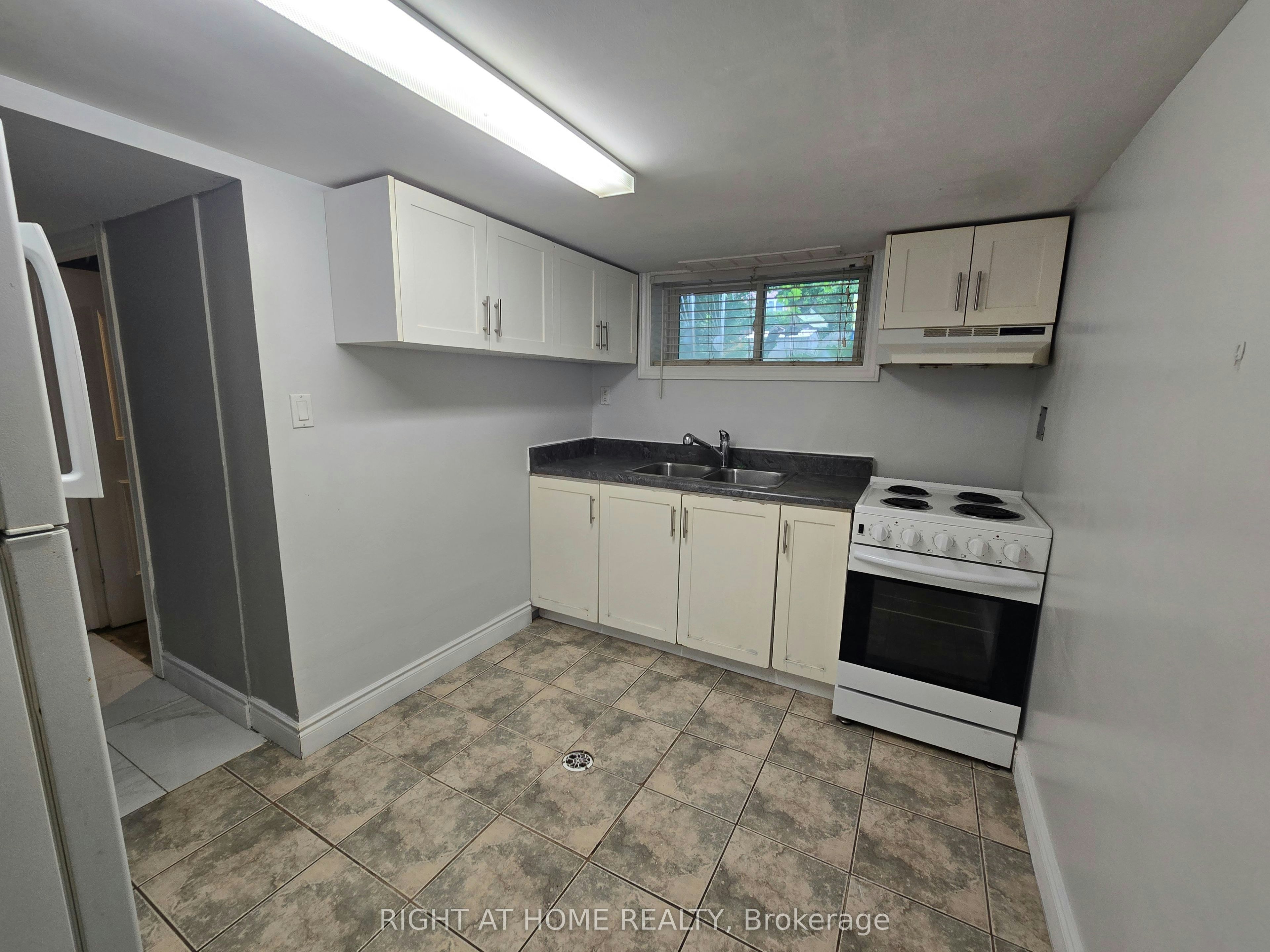 Basement-46 Haverson Boulevard, Toronto, ON, M6M 3J6 - 11