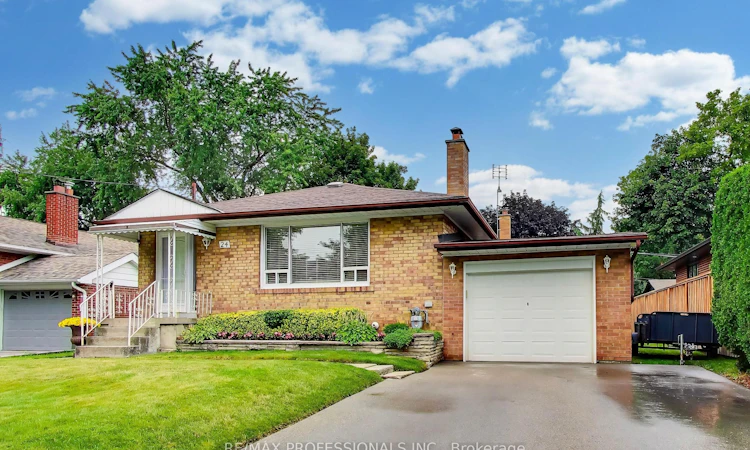 24 Beaverbrook Avenue