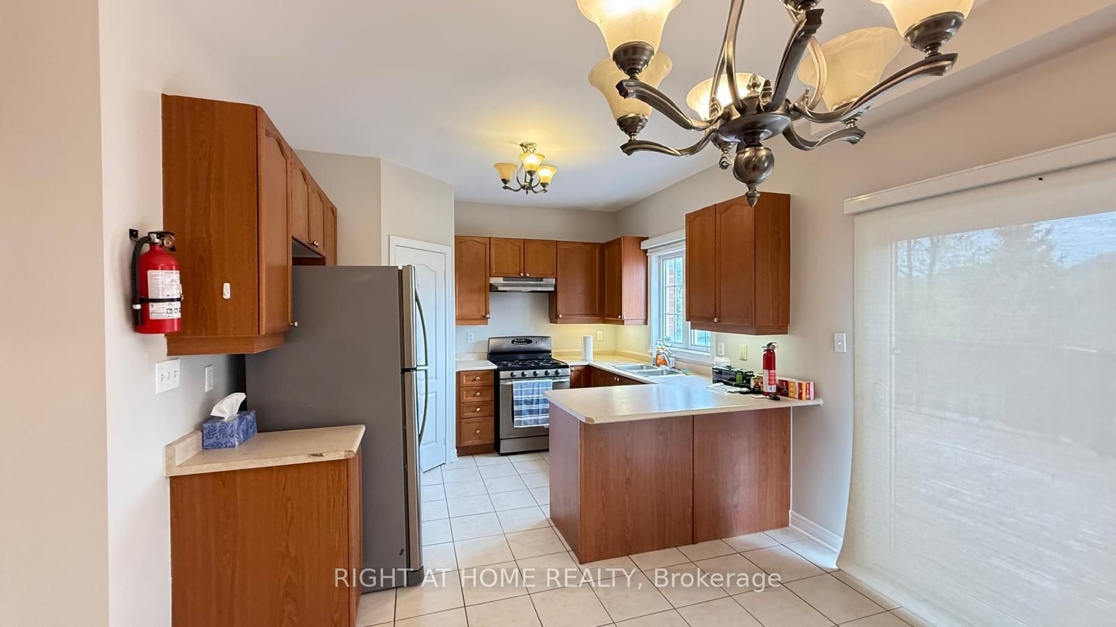 28 Laurentide Crescent, Brampton, ON, L6P 1Y4 - 7