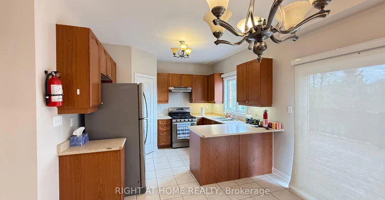 28 Laurentide Crescent, Brampton, ON, L6P 1Y4 - 7