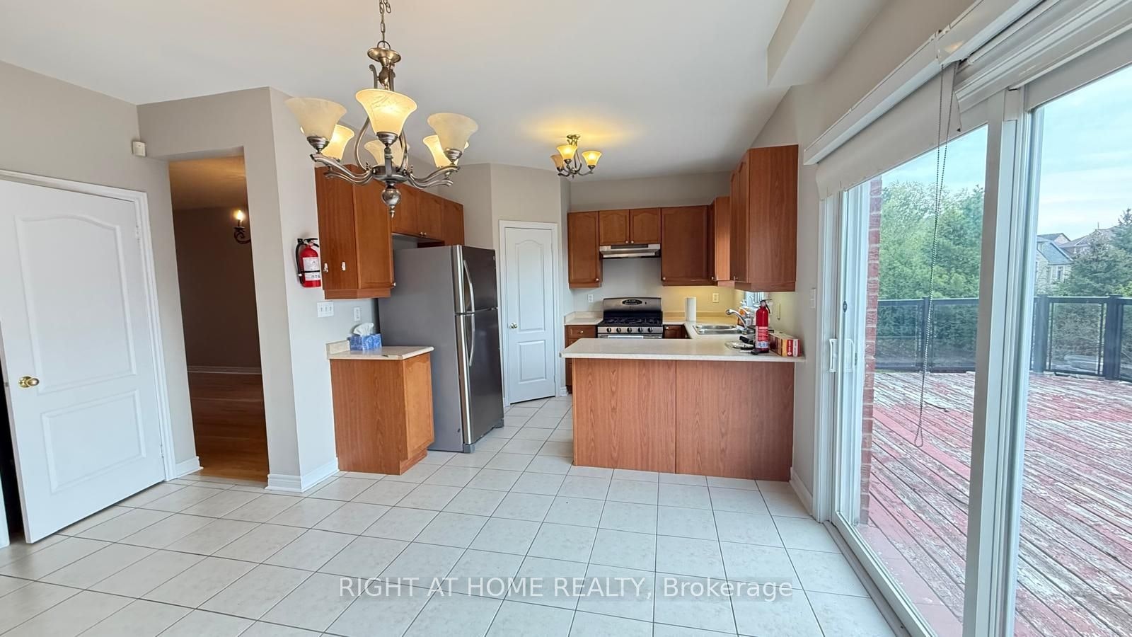 28 Laurentide Crescent, Brampton, ON, L6P 1Y4 - 8
