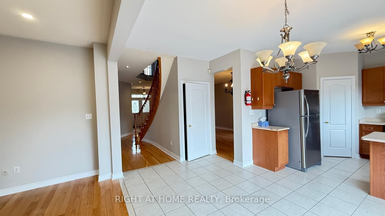 28 Laurentide Crescent, Brampton, ON, L6P 1Y4 - 9
