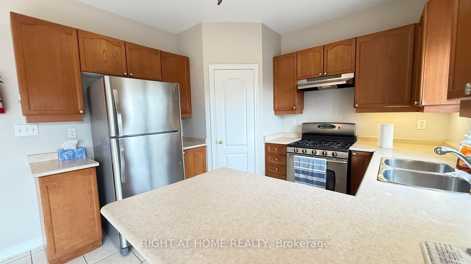 28 Laurentide Crescent, Brampton, ON, L6P 1Y4 - 11