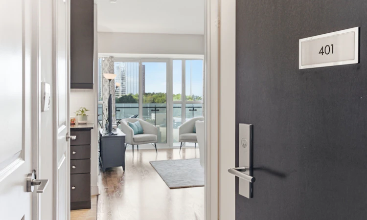 401-50 Absolute Avenue