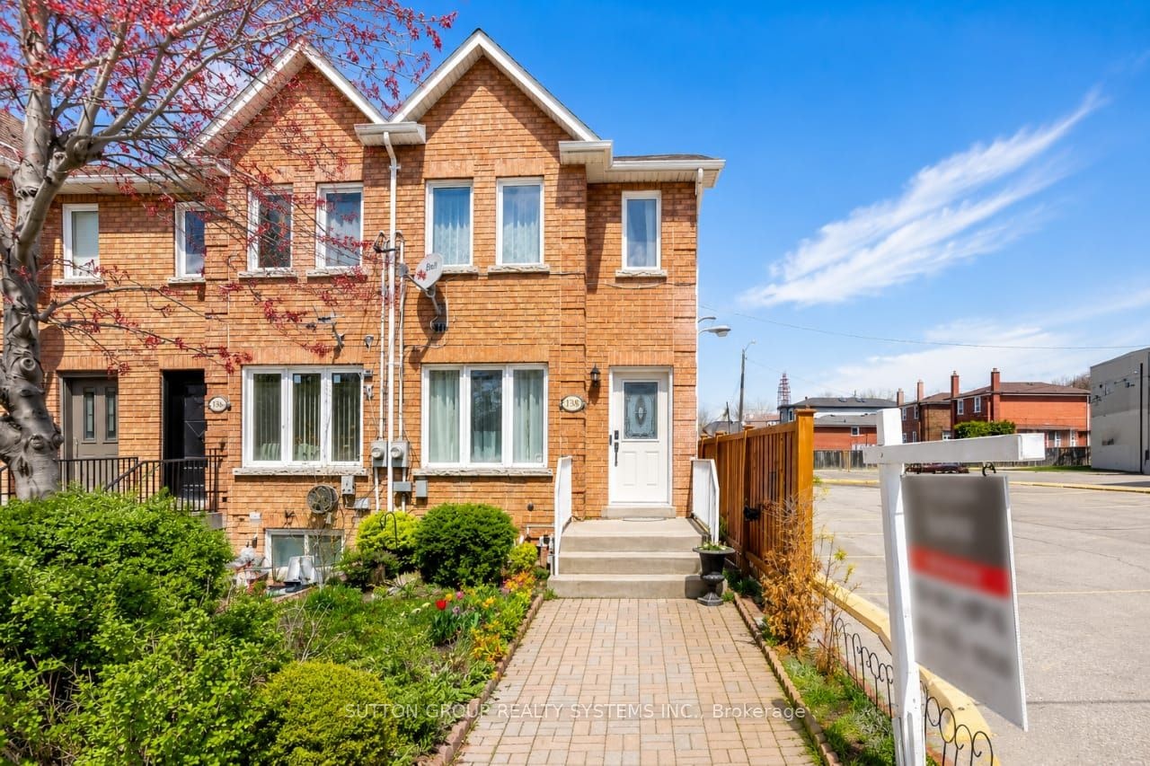 2138 Eglinton Avenue W, Toronto, ON, M6E 2K8