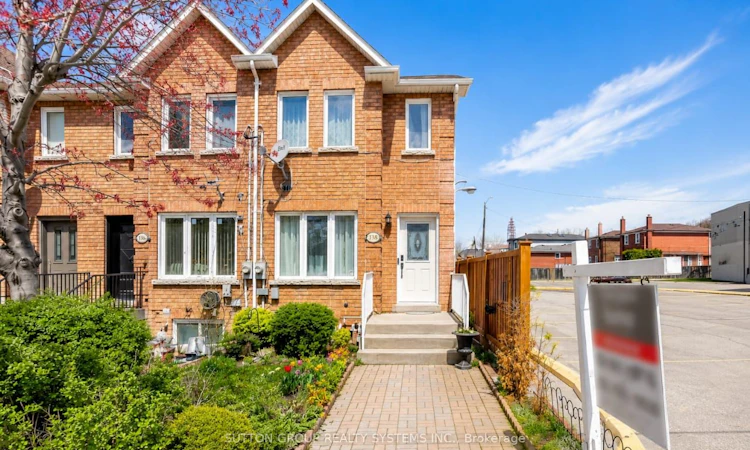 2138 Eglinton Avenue W