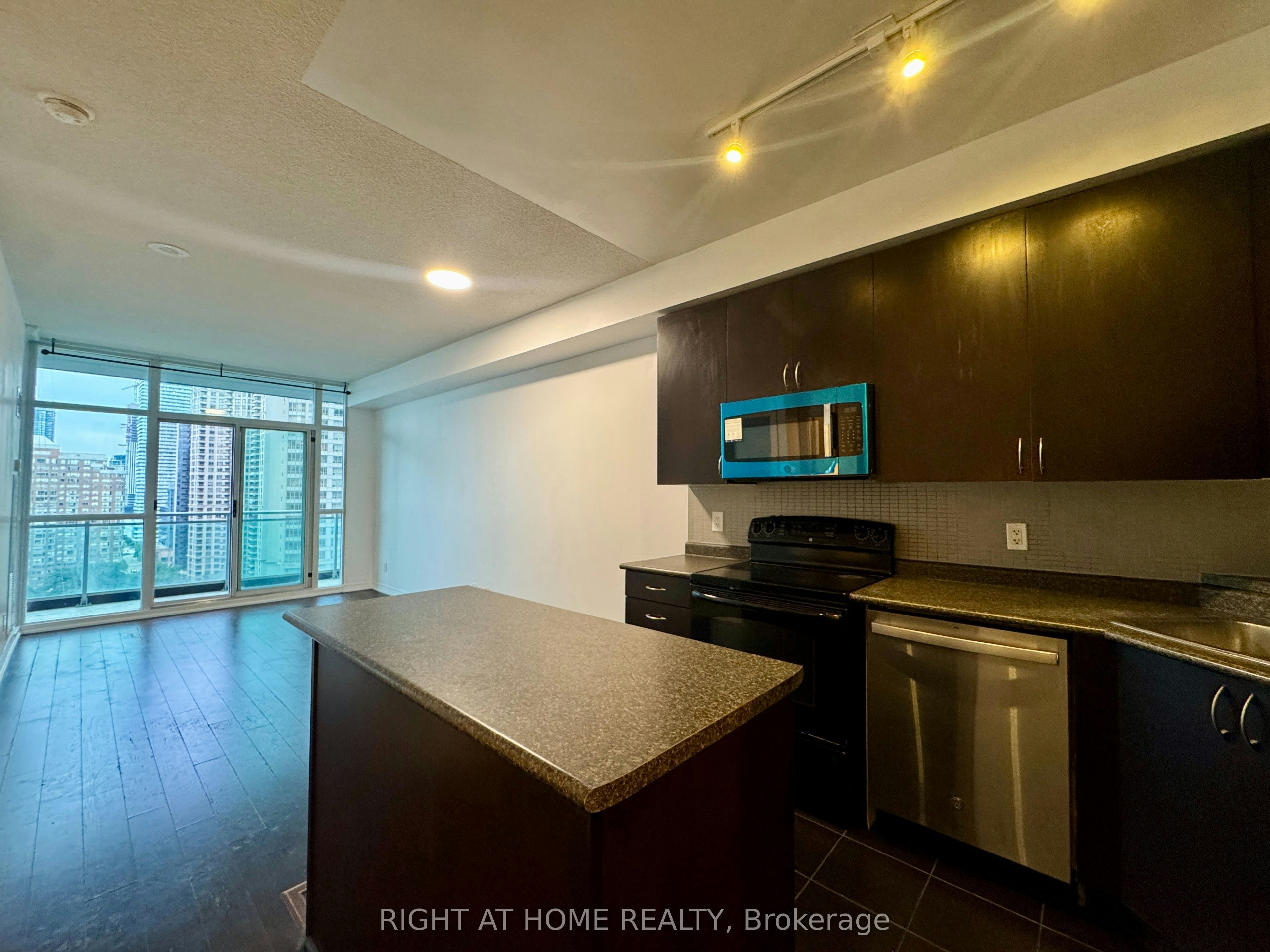 1710-223 Webb Drive, Mississauga, ON, L5B 0E8 - 7